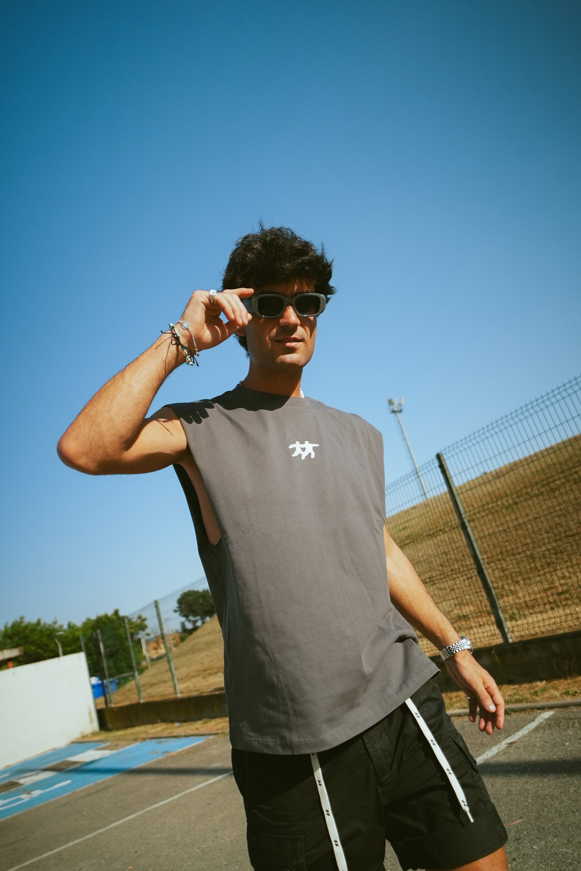 Camiseta sin mangas “Love One Bae” – Desliz