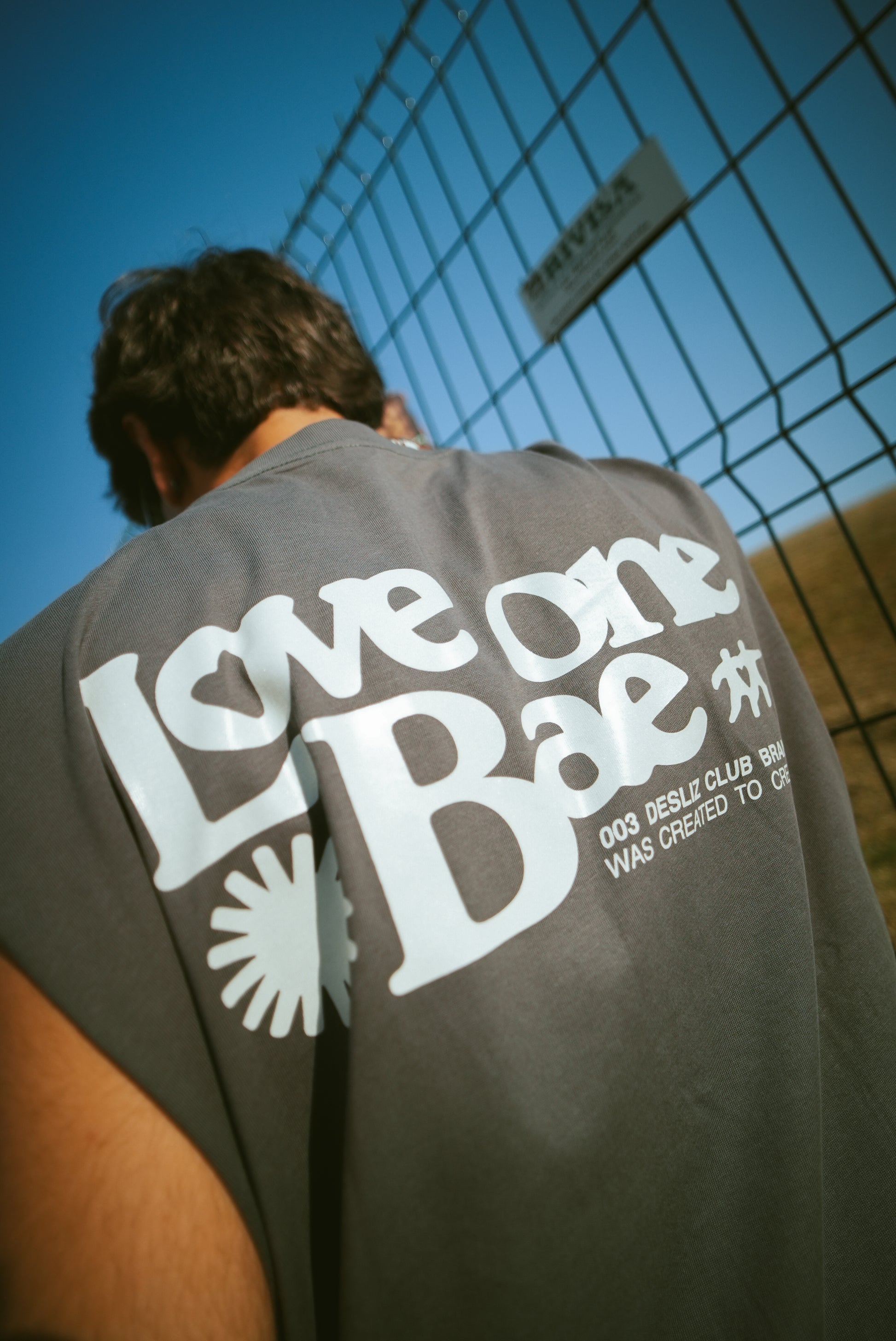 Camiseta sin mangas “Love One Bae” – Desliz